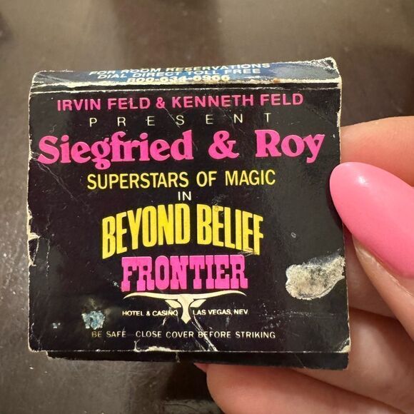Vintage Siegfried and Roy Matchbox Cover - Frontier Hotel & Casino - Picture 3 of 4